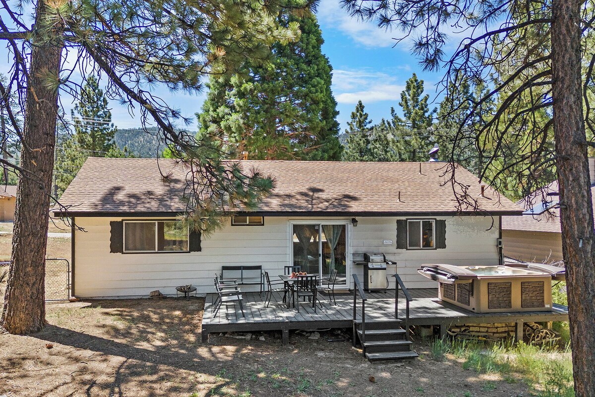 Photo 21 of Ozzys Retreat - Cozy 4-bedroom Cabin in Big Bear Lake. Pet Friendly!