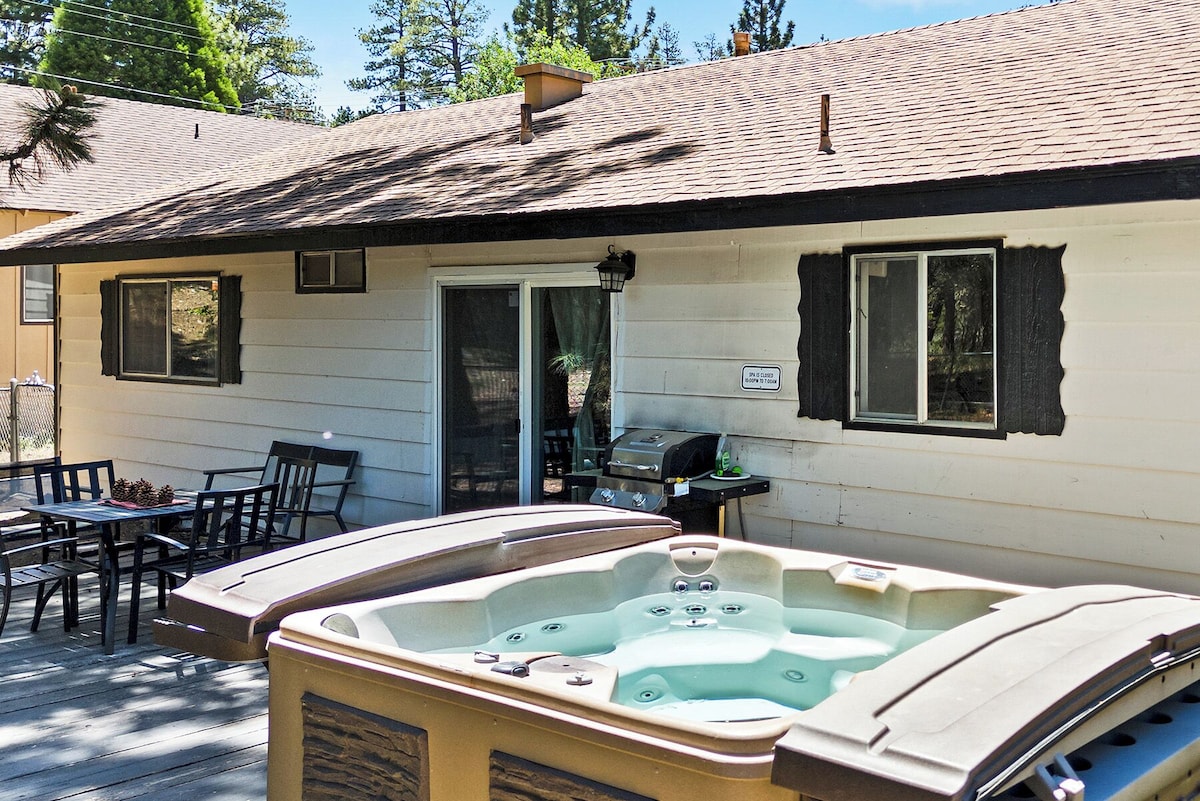 Photo 23 of Ozzys Retreat - Cozy 4-bedroom Cabin in Big Bear Lake. Pet Friendly!