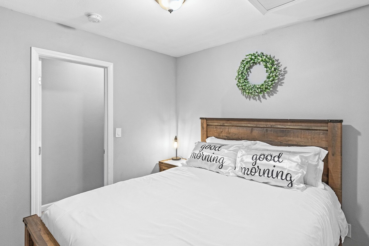 Photo 17 of Ozzys Retreat - Cozy 4-bedroom Cabin in Big Bear Lake. Pet Friendly!