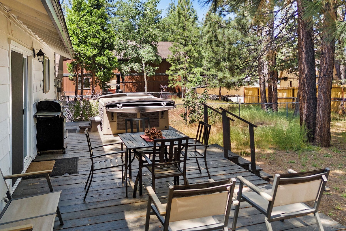 Photo 7 of Ozzys Retreat - Cozy 4-bedroom Cabin in Big Bear Lake. Pet Friendly!