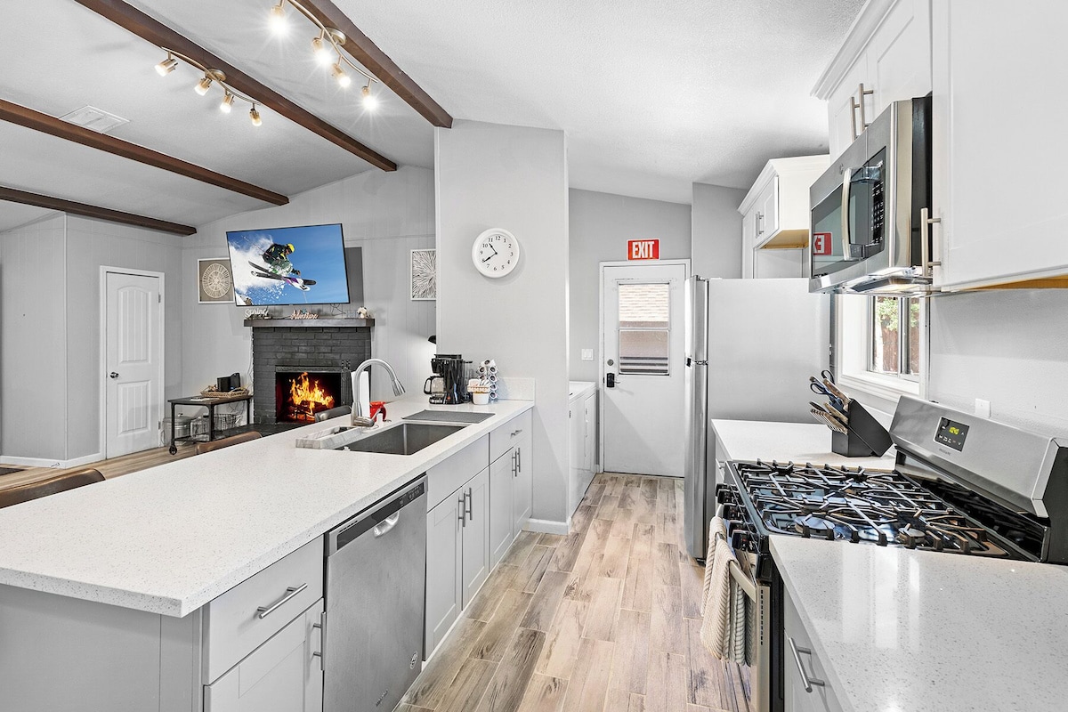 Photo 44 of Ozzys Retreat - Cozy 4-bedroom Cabin in Big Bear Lake. Pet Friendly!