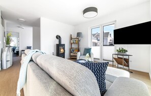 TV, fireplace, DVD player
