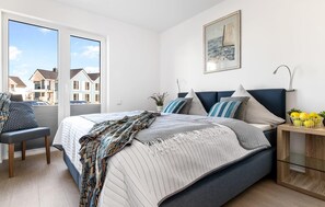 2 bedrooms, iron/ironing board, travel crib, free WiFi