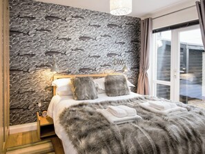 2 bedrooms, free WiFi, bed sheets - 2 bedroom accommodation in Seahouses (Seahouses)