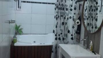 Exclusive Apartment, 2 Bedrooms, Hot Tub, Pool View | Bathroom | Bidet
