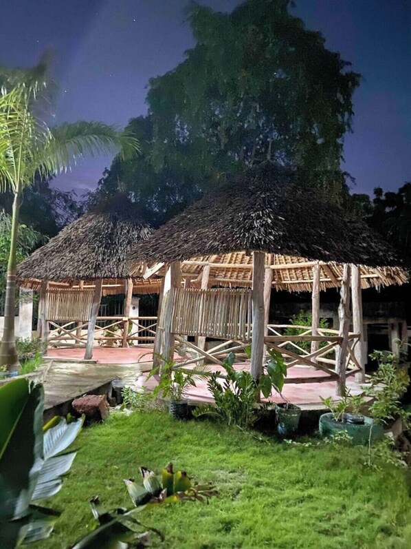 Property grounds - The Green Valley Home: Serene & Cozy (Room 1) (Dar es Salaam)