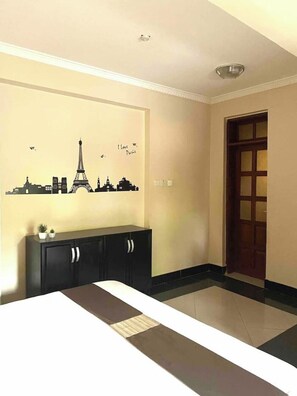 1 bedroom, WiFi - The Green Valley Home: Serene & Cozy (Room 1) (Dar es Salaam)