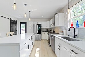 Fridge, microwave, oven, stovetop - Rustic meets Modern Downtown Retreat with Air hockey table (Indianapolis)