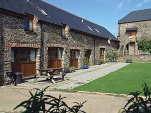 Outdoor dining - 3 bedroom accommodation in Halwell, near Totnes (Halwell, near Totnes)