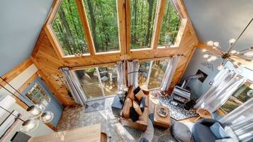 Televisie en een open haard