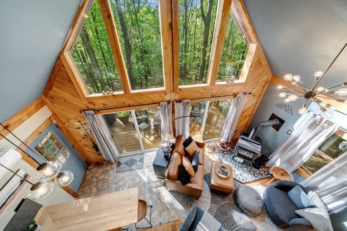 Televisión y chimenea 