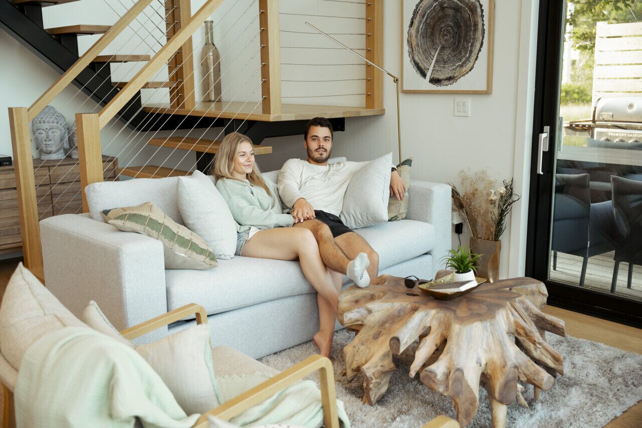 Smart TV, chimenea y estéreo 