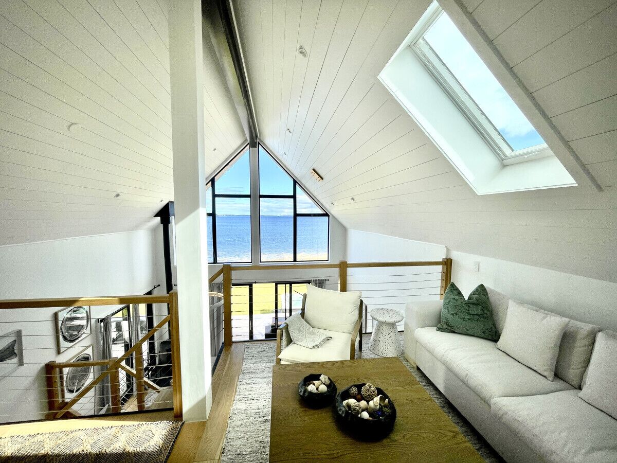 Smart TV, fireplace, stereo