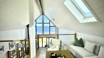 Smart TV, fireplace, stereo