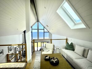 Smart-TV, Kamin, Stereoanlage