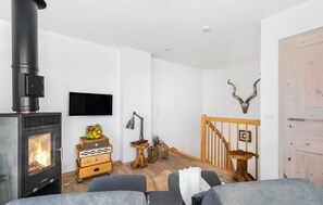 Fernseher, Kamin, DVD-Player, Stereoanlage