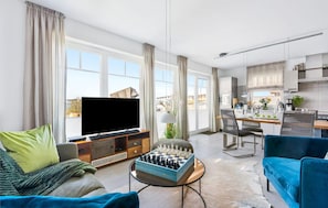 Fernseher, Kamin, DVD-Player, Stereoanlage