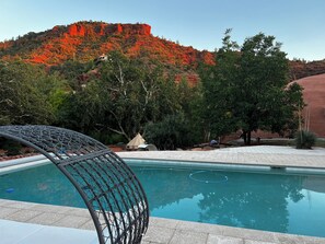 Pool - The Uzu Dome, Sedona architectural master piece on the vortex (Sedona)