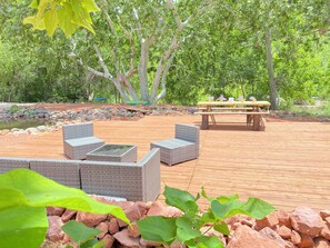 Outdoor dining - The Uzu Dome, Sedona architectural master piece on the vortex (Sedona)