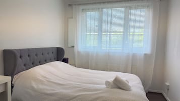 1 bedroom, desk, iron/ironing board, WiFi