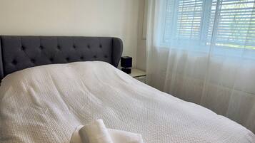 1 bedroom, desk, iron/ironing board, WiFi