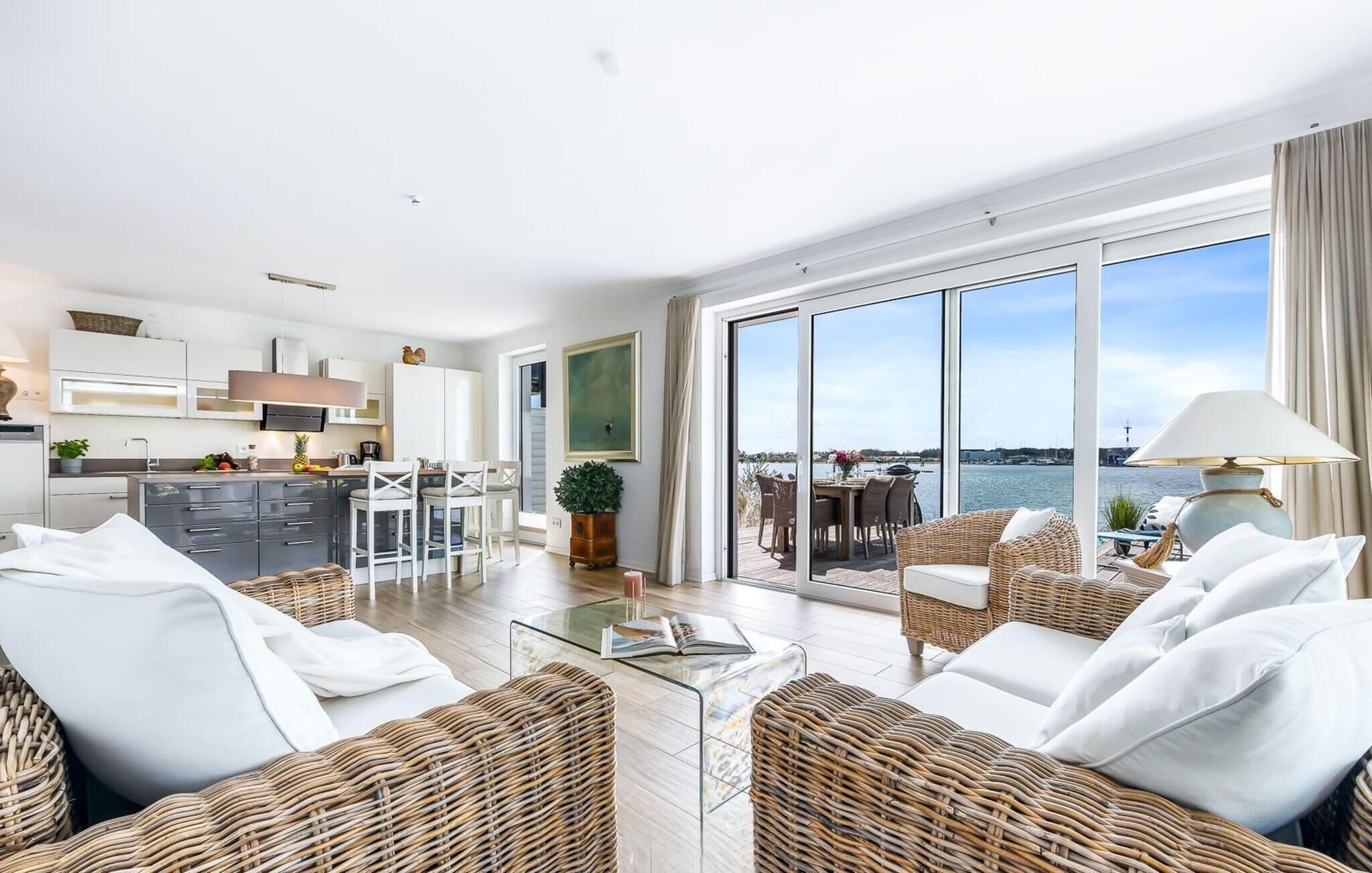 Fernseher, Stereoanlage