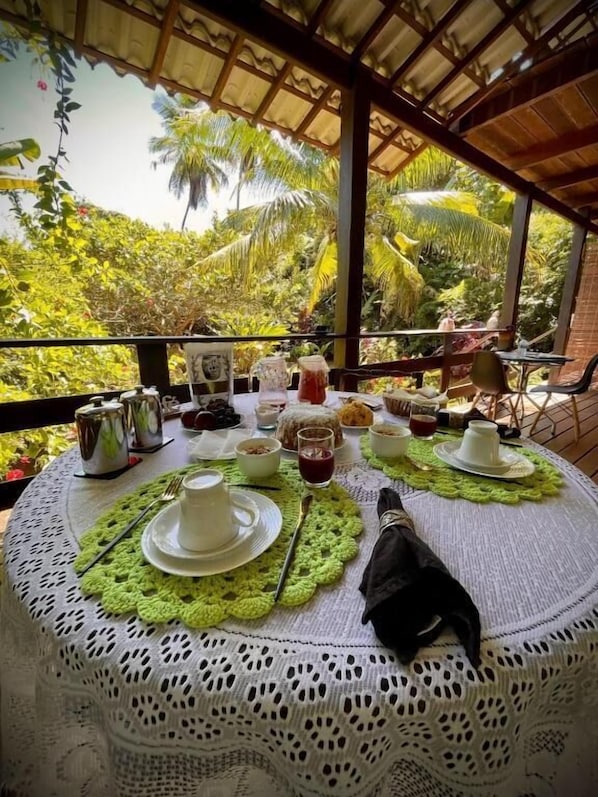 Outdoor dining - Charme do Dido (Cairu)