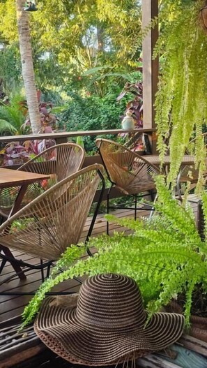 Outdoor dining - Charme do Dido (Cairu)