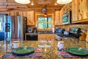 Fridge, microwave, oven, stovetop - Mountain View Log Cabin (Murphy)