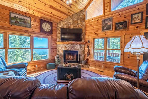 Smart TV, fireplace - Mountain View Log Cabin (Murphy)