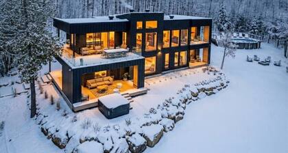 Altéa Charlevoix - luxury villa: spa, pool, billiards, view