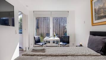 1 slaapkamer, een bureau, een strijkplank/strijkijzer, wifi