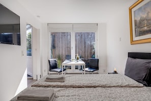 1 chambre, bureau, fer et planche Ă repasser, Wi-Fi