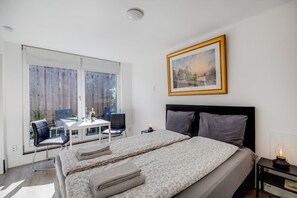 1 bedroom, desk, iron/ironing board, WiFi