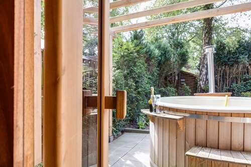 78 sqm Luxury Forest Chalet with Wellness