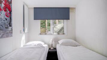 4 slaapkamers, een bureau, een strijkplank/strijkijzer, wifi