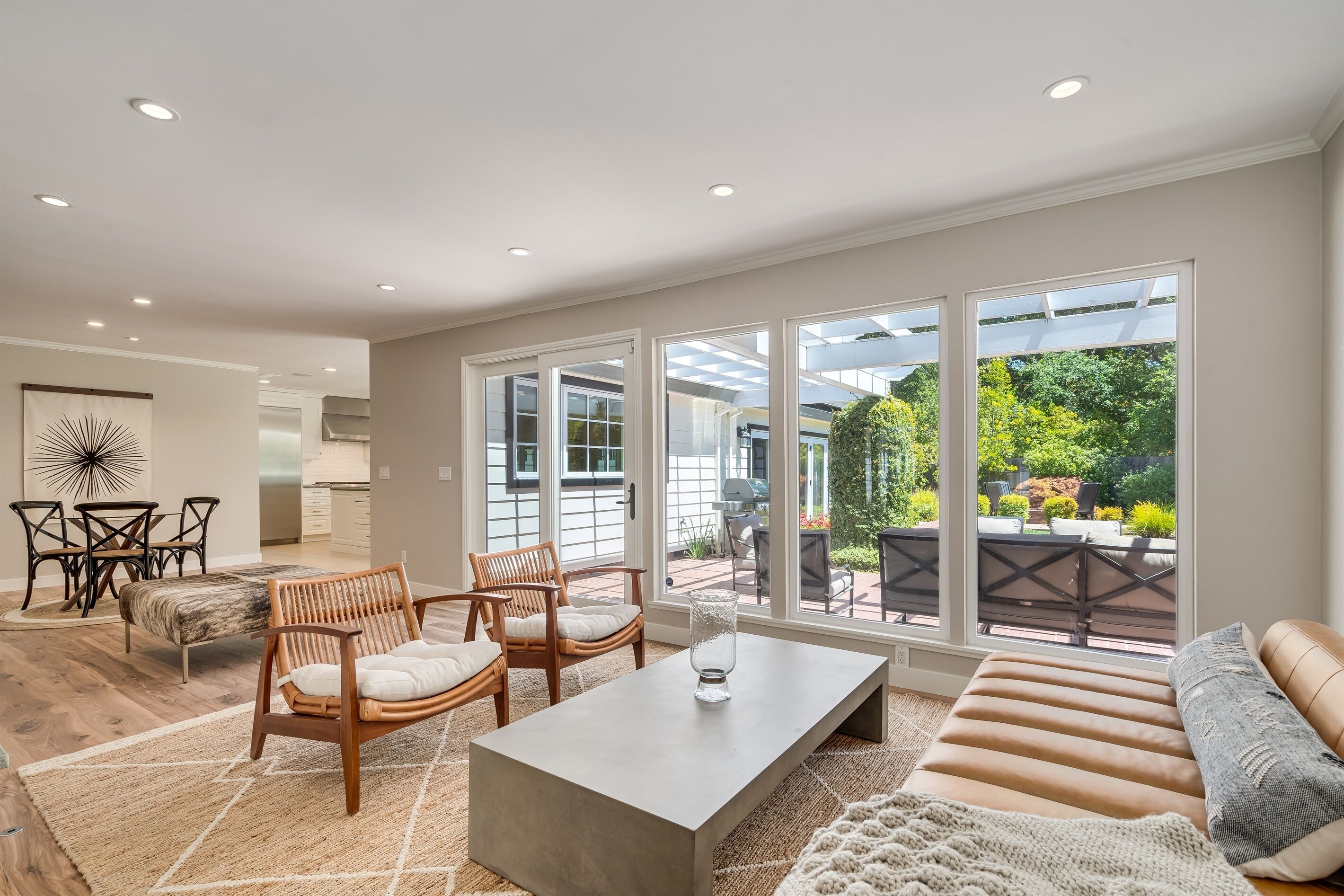 Smart TV, fireplace, books, offices