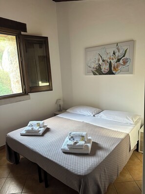 2 chambres, fer et planche à repasser, literie fournie