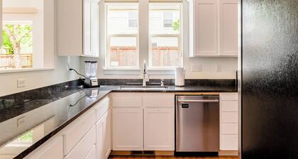 Spacious Corporate Haven, AC, WIFI, Workspace