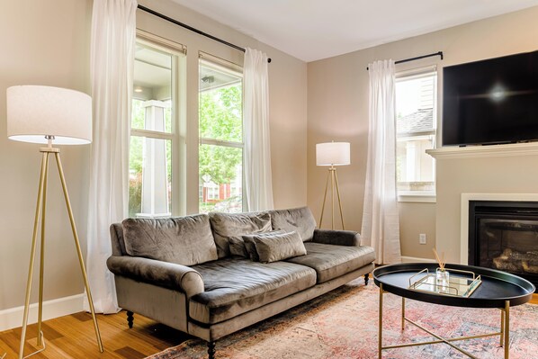 智能電視、壁爐