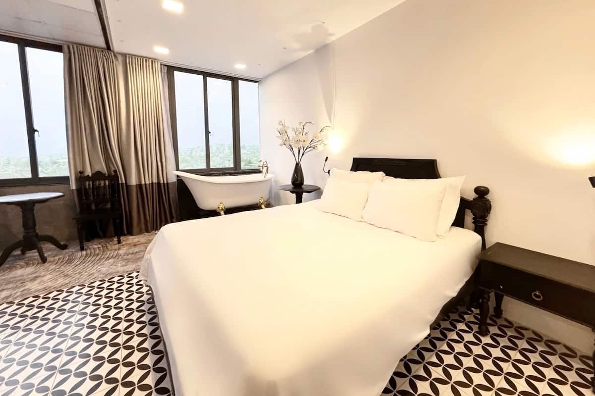 Blackout curtains, soundproofing, iron/ironing board, free WiFi