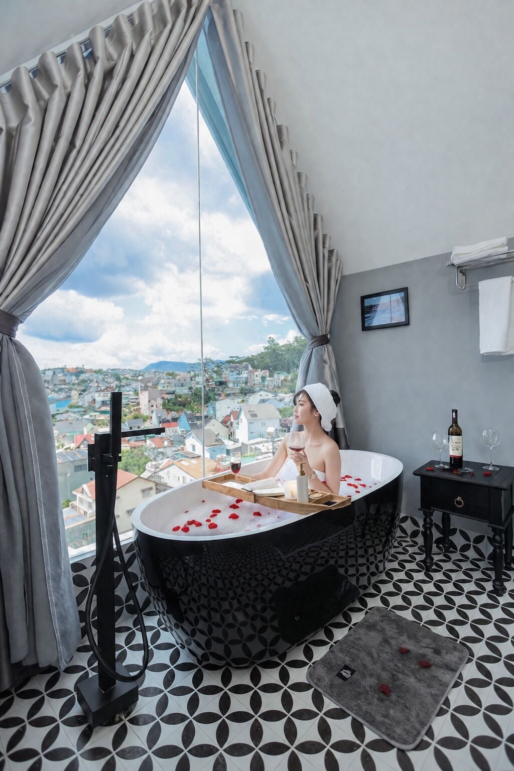Suite Studio Junior, 1 grand lit, baignoire | Salle de bain