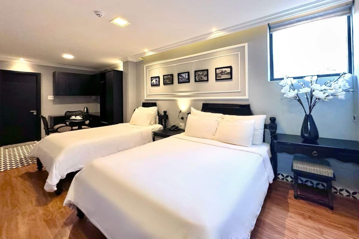 Deluxe Triple Room, Multiple Beds | Blackout curtains, soundproofing, iron/ironing board, free WiFi