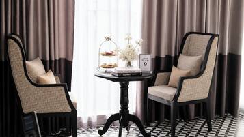Junior Studio Suite, 1 Queen Bed, City View | Living area | Printers