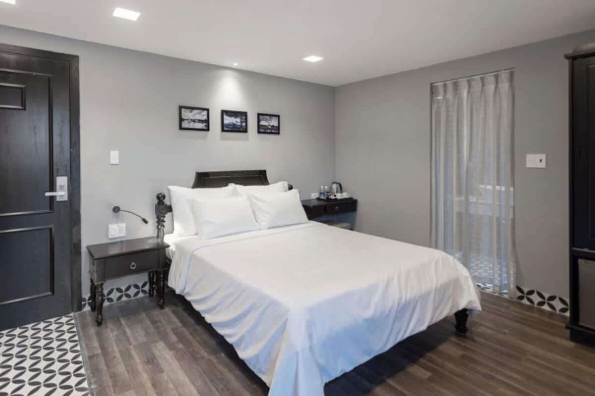 Deluxe Double Room, 1 Queen Bed, Balcony | Blackout curtains, soundproofing, iron/ironing board, free WiFi