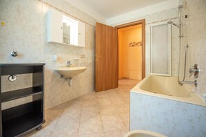 Hair dryer, bidet - The perfect posiazione for your vacation in Livigno. (Livigno)