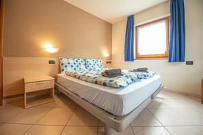 1 bedroom, WiFi, bed sheets