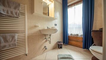 Dusche, Haartrockner, Bidet