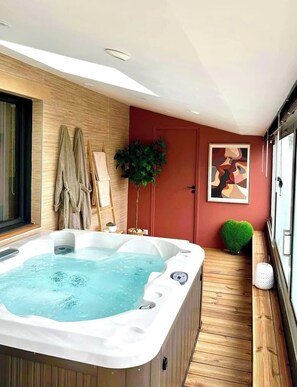 Interior - Au Ty Cocon" gîte with private Jacuzzi, beaches (950m away) and Gr34 (Tréveneuc)