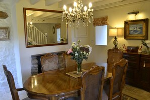 Dining - 3 bedroom accommodation in Low Row near Reeth (Low Row near Reeth)